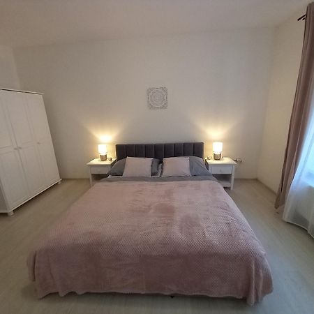 Spi V Kuklenach 1 Appartement Hradec Králové Buitenkant foto